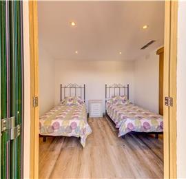 3-Bedroom Townhouse with Rooftop Terrace in Alcudia, Mallorca, Sleeps 6